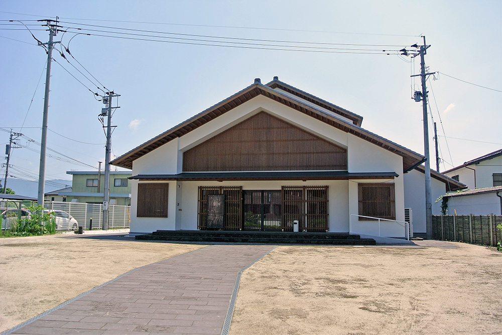 八千代座交流館の正面からの写真