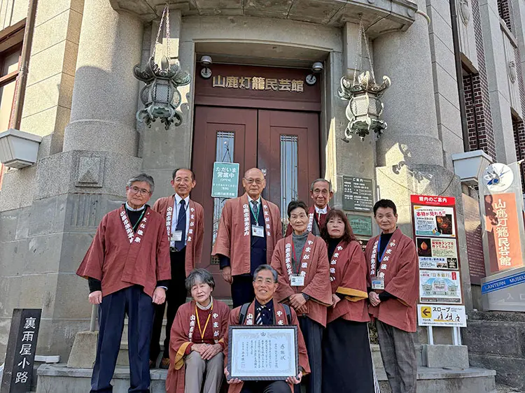 山鹿灯籠民芸館前